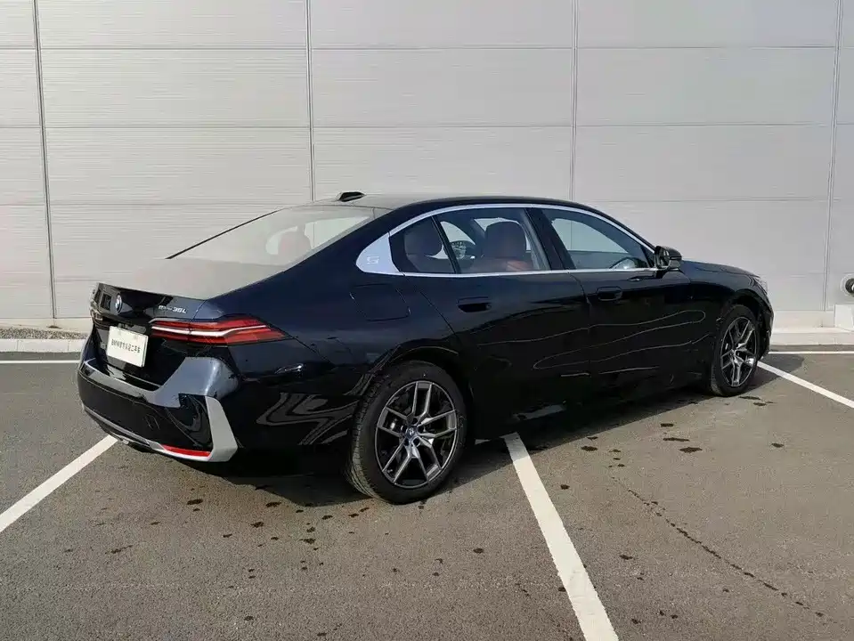 BMW i5