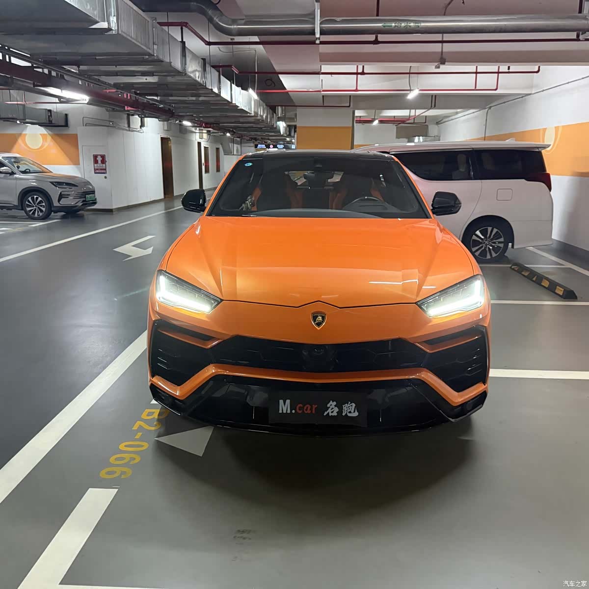 Lamborghini Urus, 2023 12