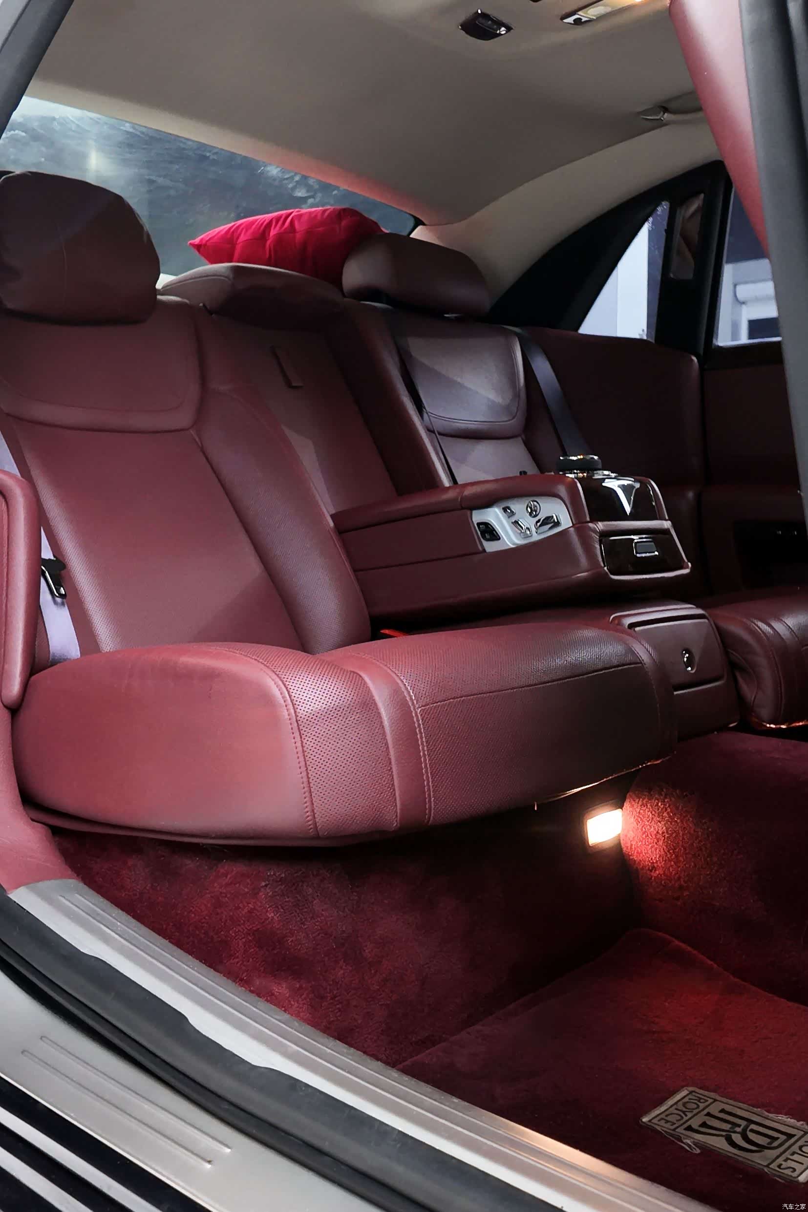 Rolls-Royce Ghost, 2016 все фото