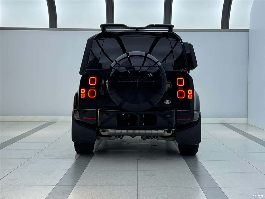 Land Rover Defender, 2024 3