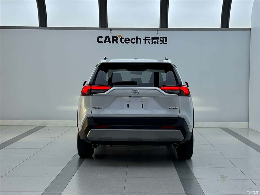 Toyota RAV4, 2024 все фото
