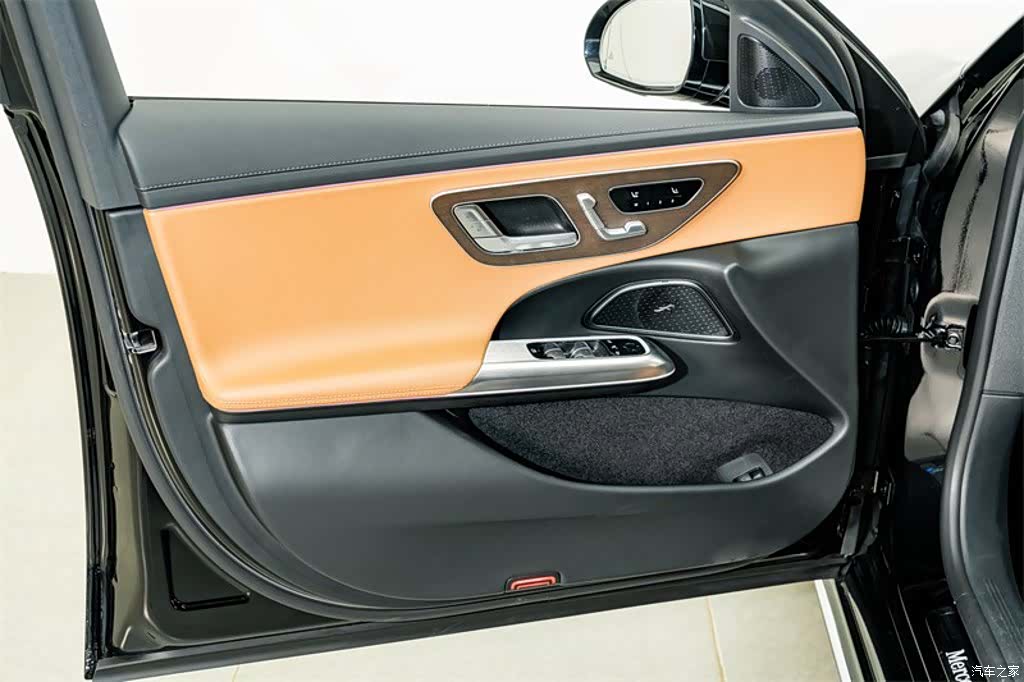 Mercedes-Benz E-Class, 2025 17