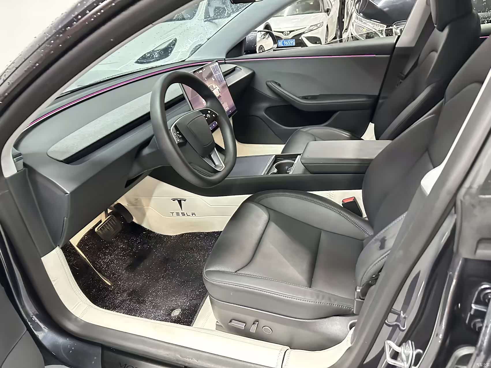 Tesla Model 3, 2025 4
