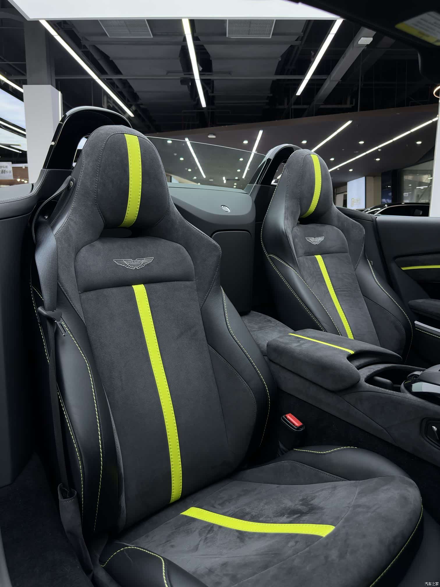 Aston Martin Vantage, 2022 18