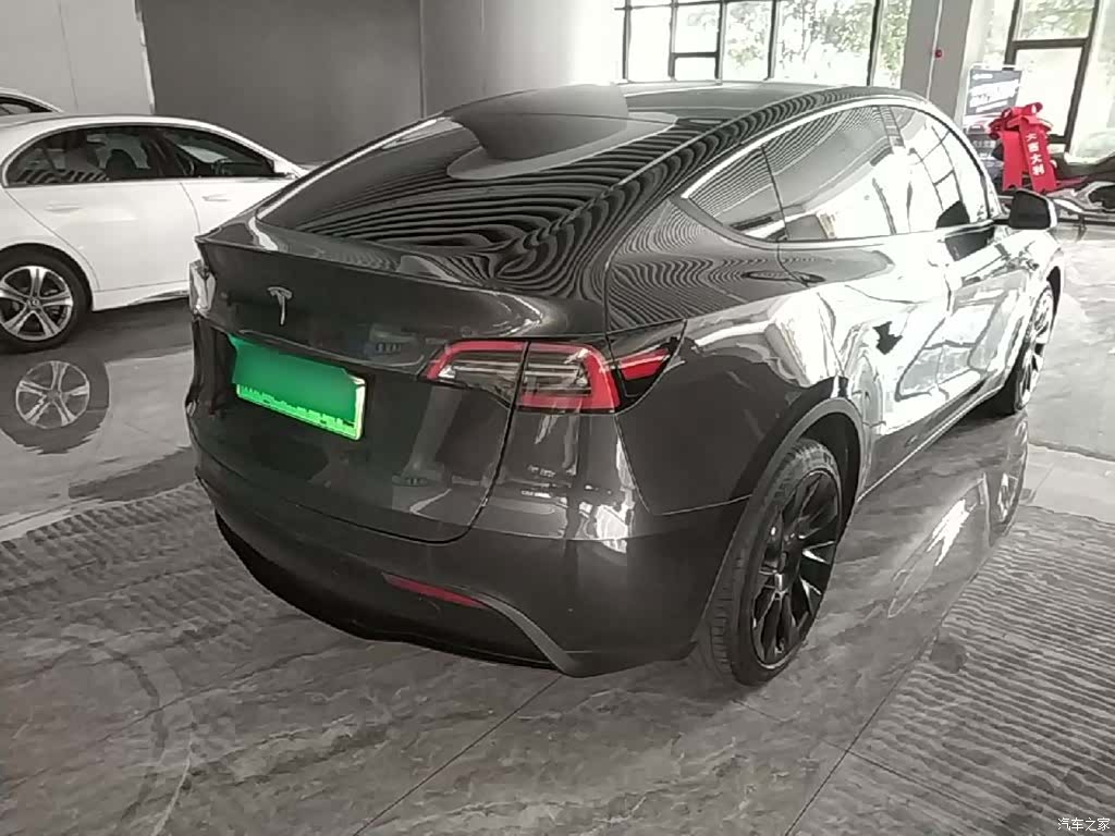 Tesla Model Y, 2024 7