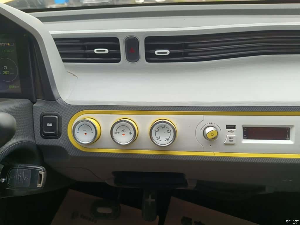 Wuling MINIEV, 2021 13