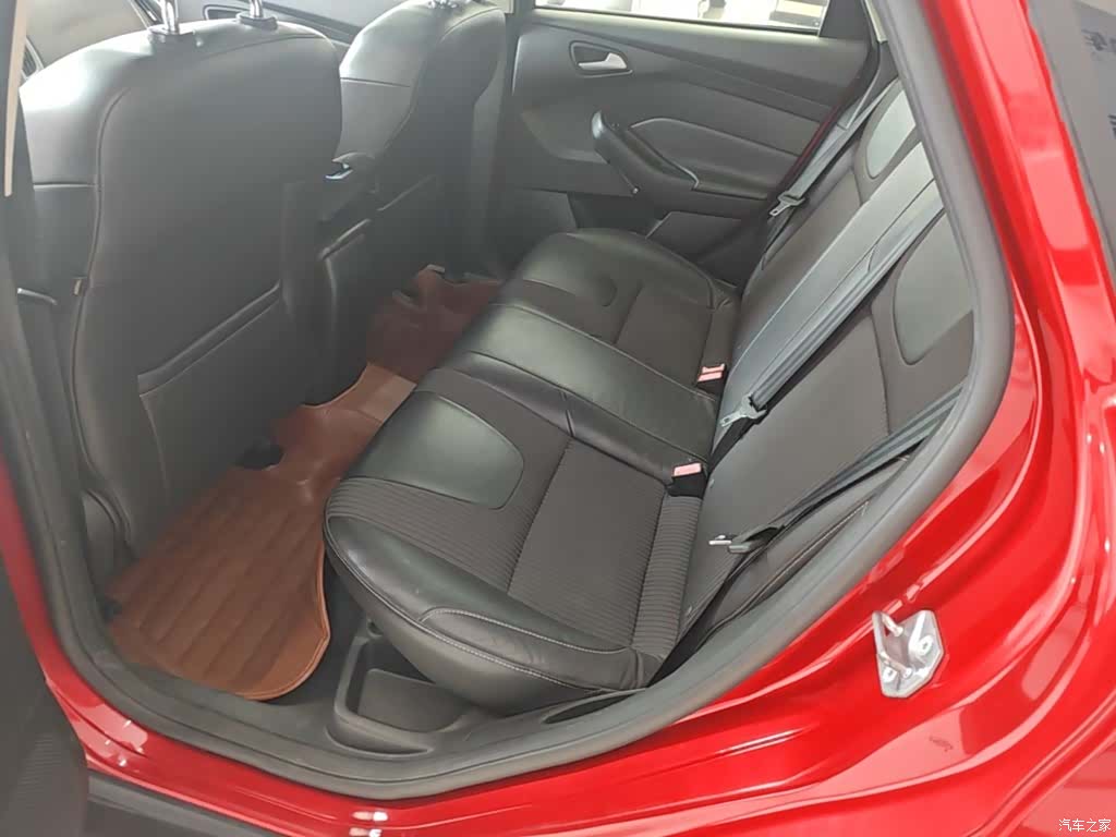 Ford Focus, 2015 13