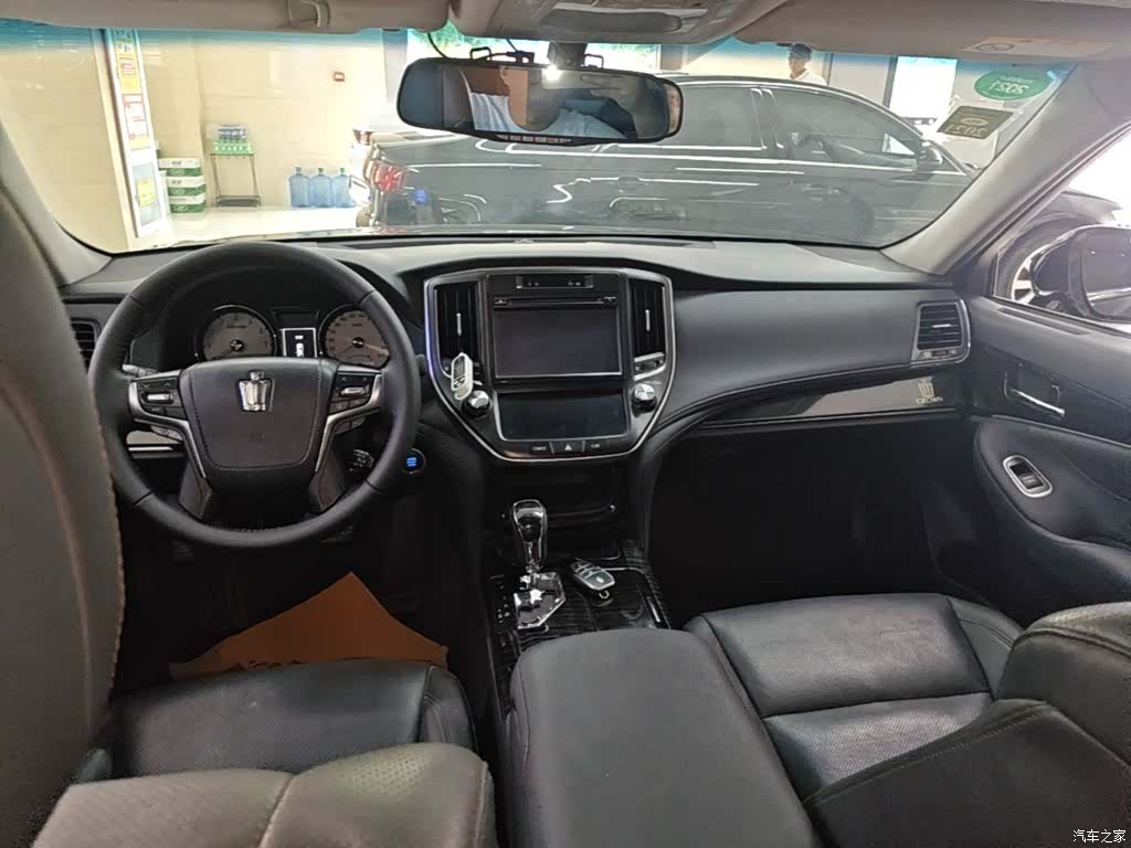 Toyota Crown, 2015 10
