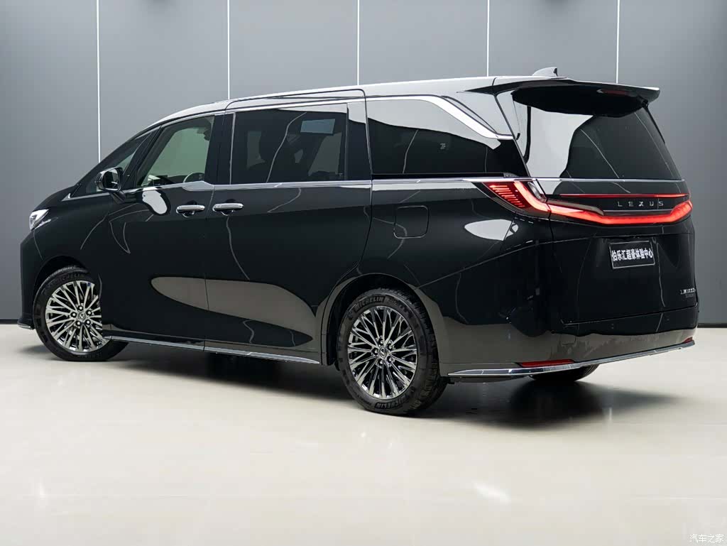 Lexus LM, 2024 3