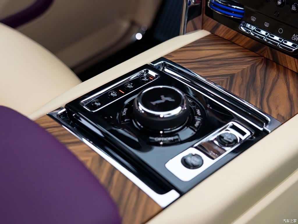 Rolls-Royce Cullinan, 2022 26