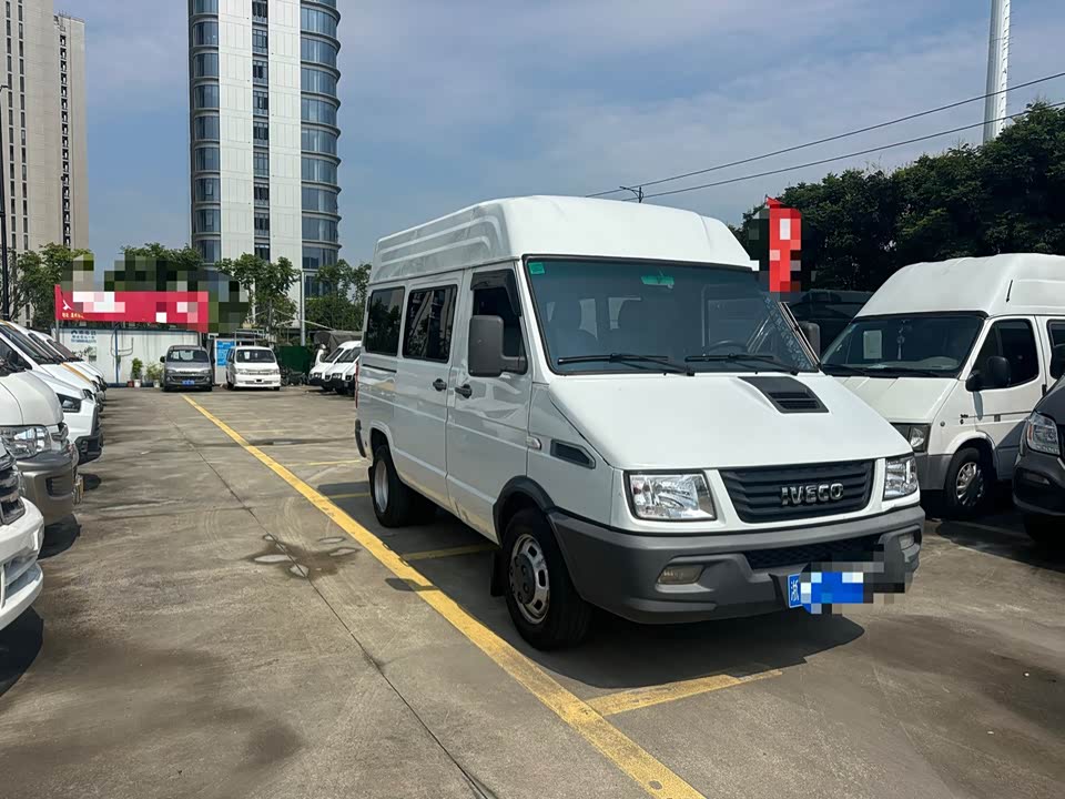 Iveco proud