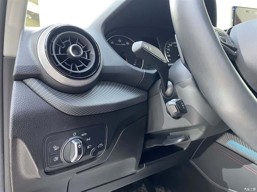 Audi Q2L, 2023 17