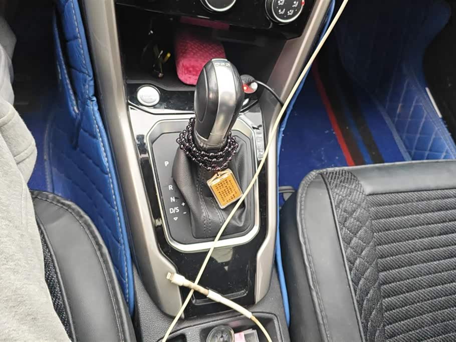 Volkswagen T-ROC exploring Songs