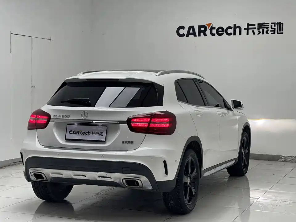 Mercedes-Benz GLA Mercedes-Benz GLA
