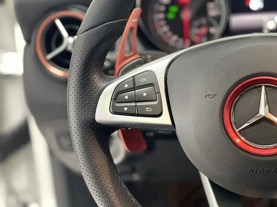 Mercedes-Benz GLA Mercedes-Benz GLA