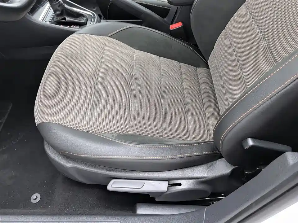 Volkswagen C-TREK Wei Collar