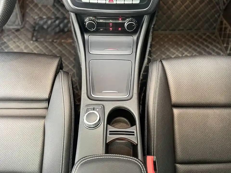Mercedes-Benz GLA Mercedes-Benz GLA