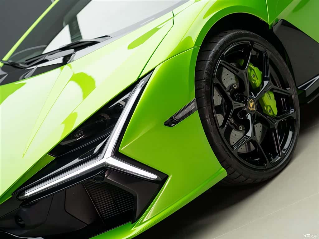 Lamborghini Revuelto, 2025 3