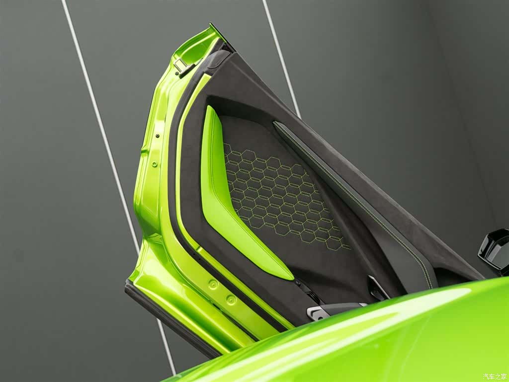 Lamborghini Revuelto, 2025 15