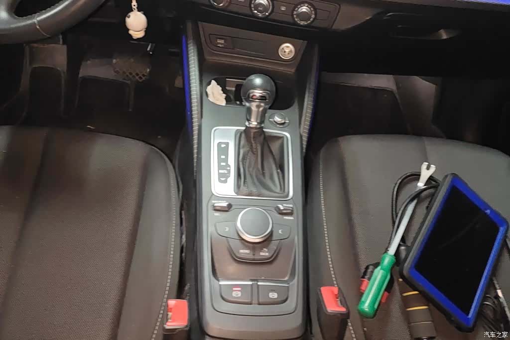 Audi Q2L, 2019 16