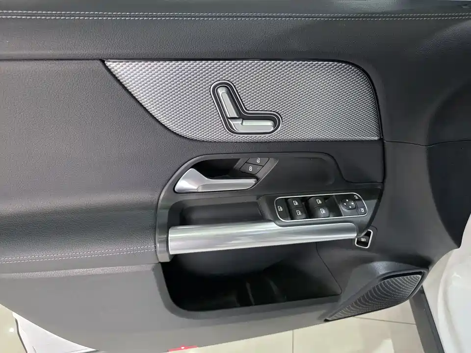 Mercedes-Benz GLA Mercedes-Benz GLA