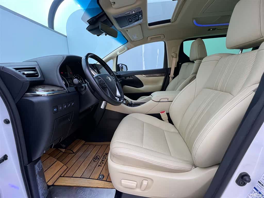Toyota Alphard, 2022 16
