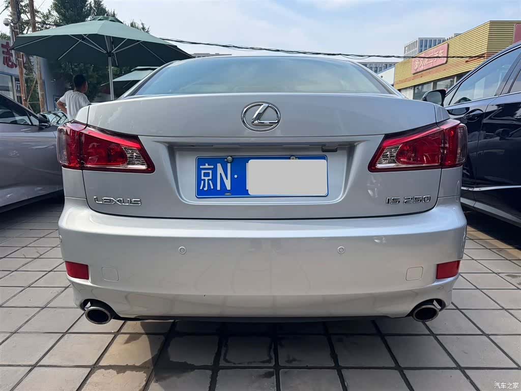 Lexus IS, 2011 3
