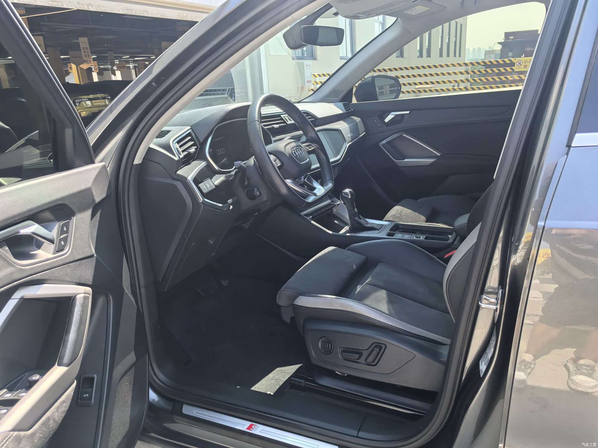 Audi Q3, 2022 4