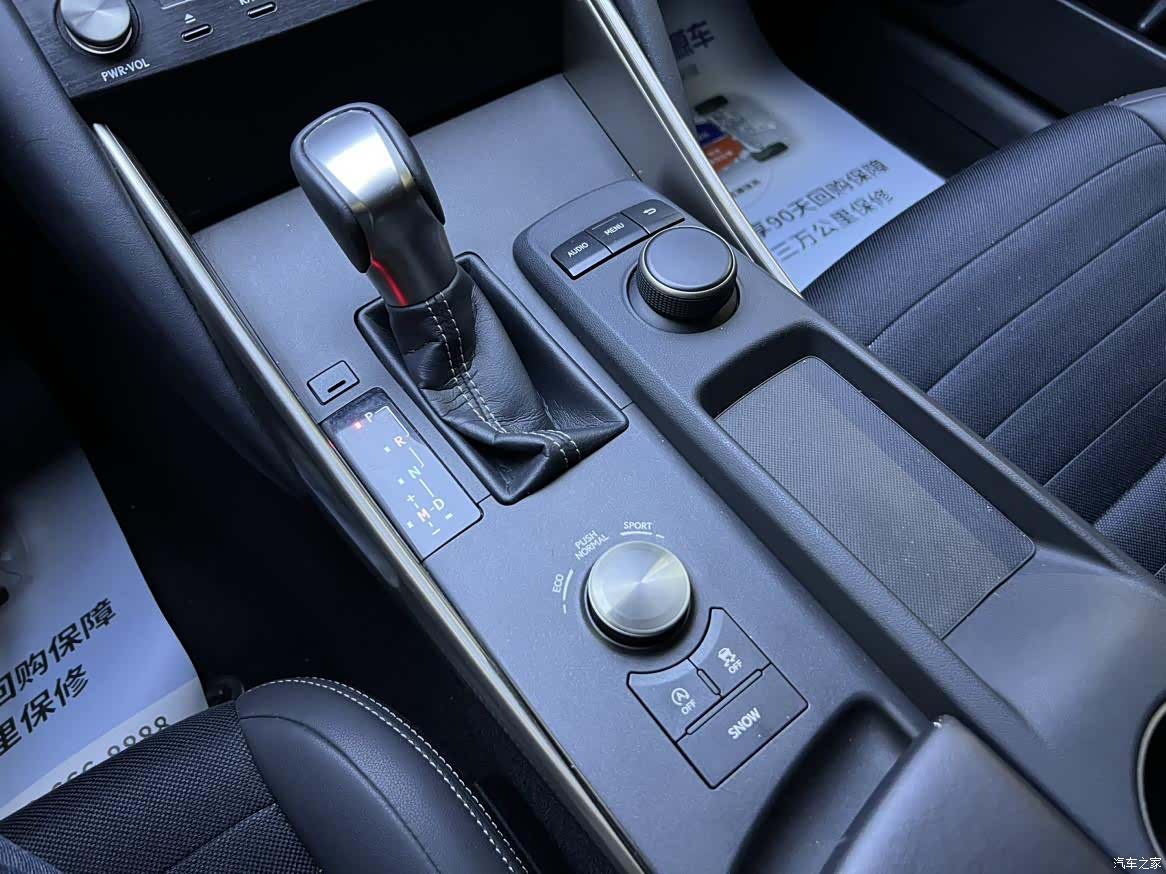 Lexus IS, 2017 4