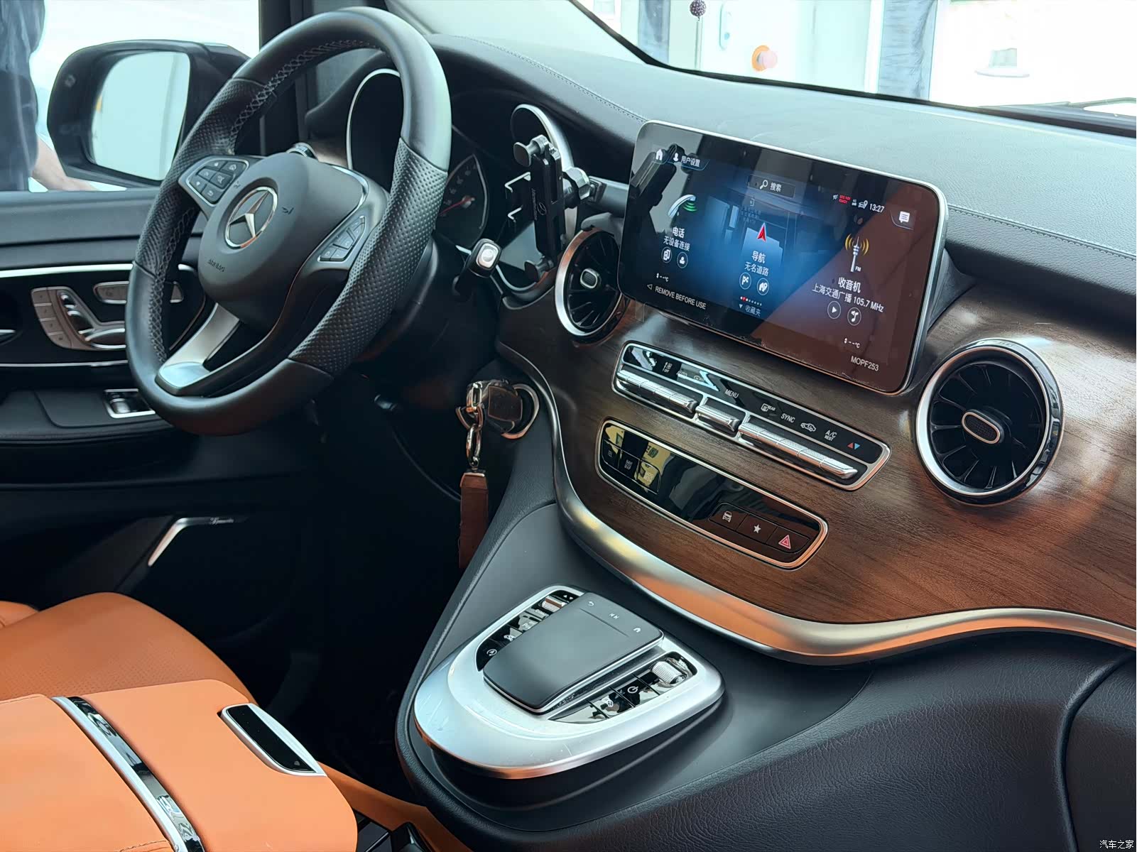Mercedes-Benz V-Class, 2023 16