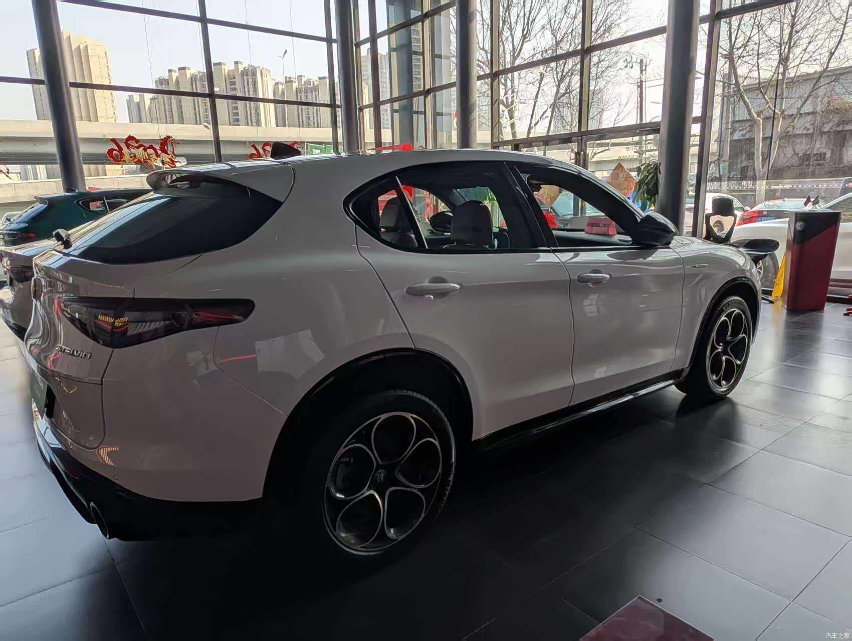 Alfa Romeo Stelvio, 2024 все фото