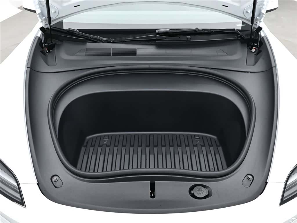 Tesla Model 3, 2025 17
