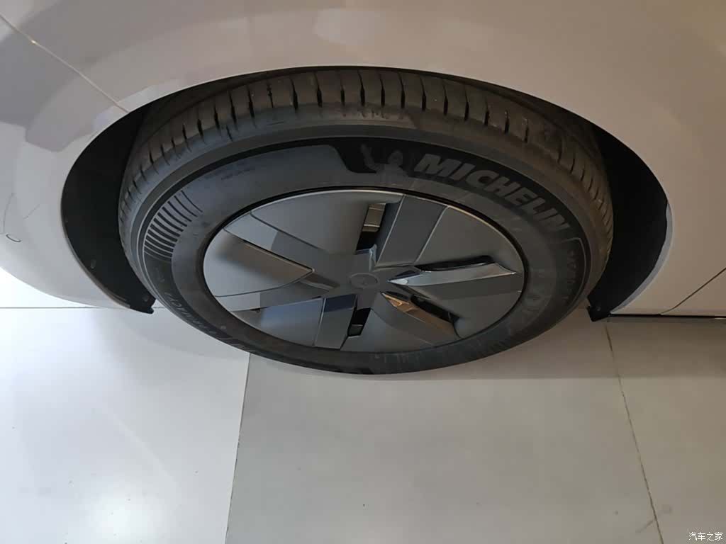 Li Auto MEGA, 2025 23