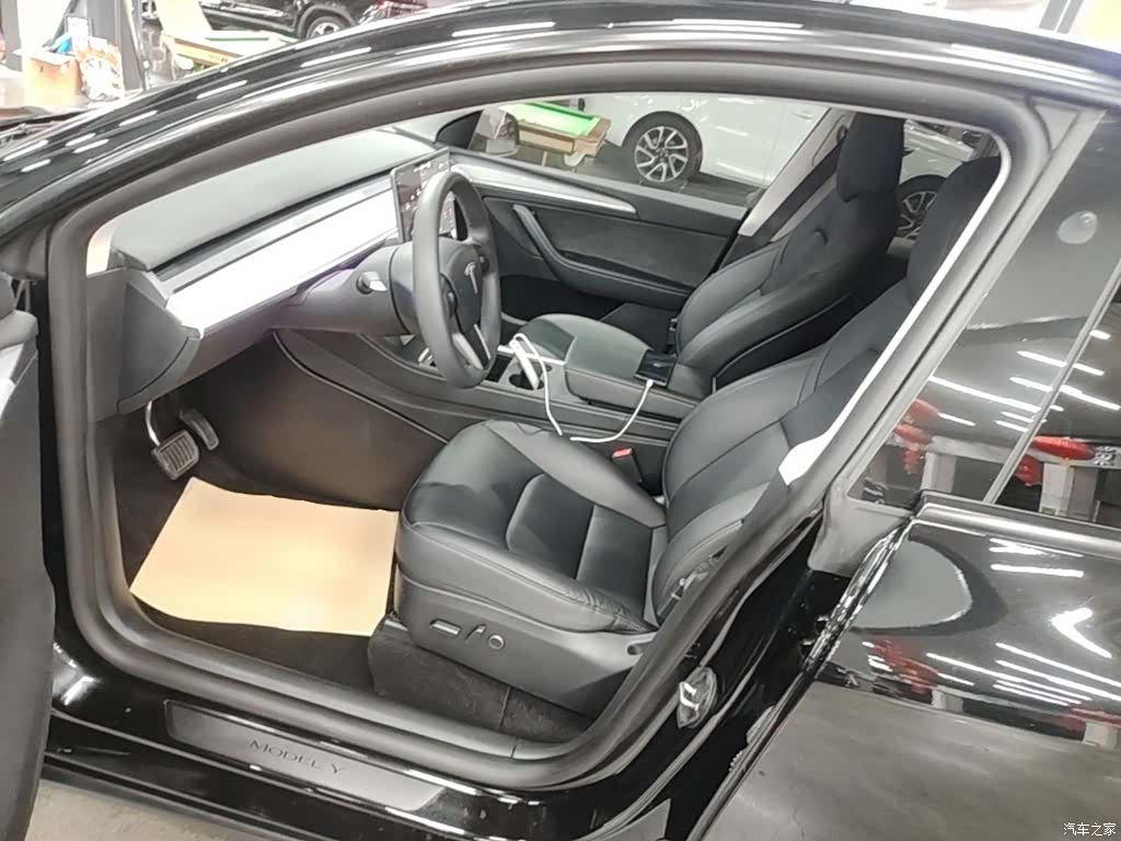 Tesla Model Y, 2024 15