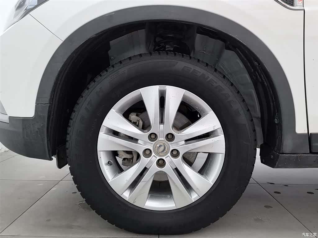DongFeng AX7, 2015 17