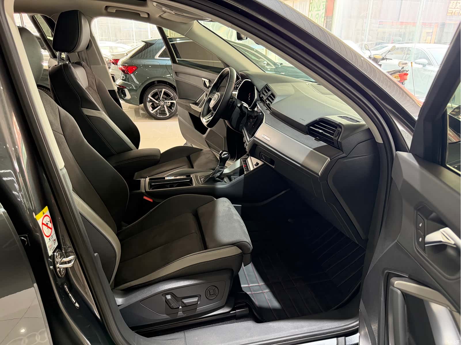 Audi Q3, 2023 10