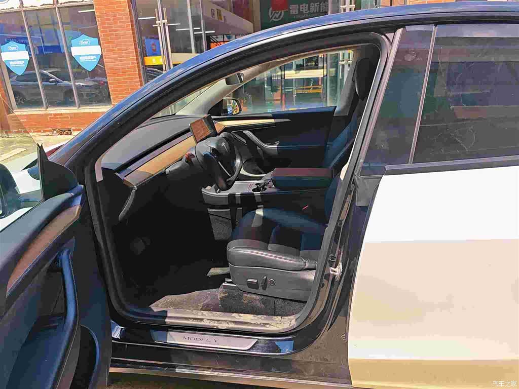 Tesla Model Y, 2021 4