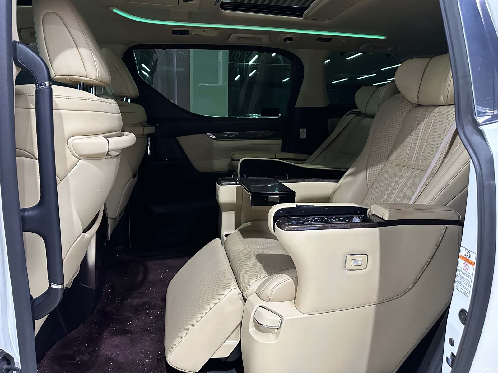 Toyota Vellfire, 2020 10