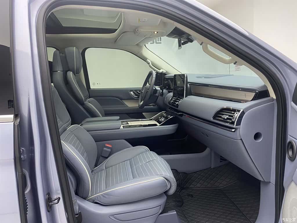Lincoln Navigator, 2023 18