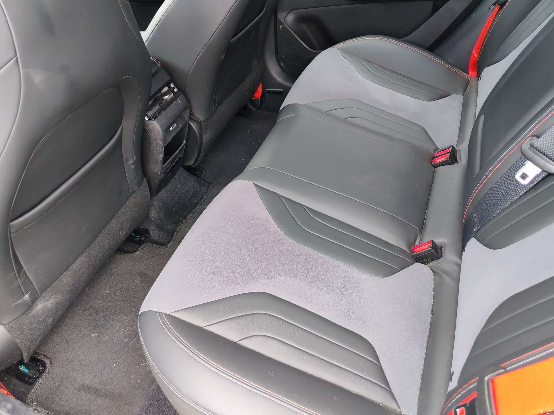 Geely Binray, 2022 15