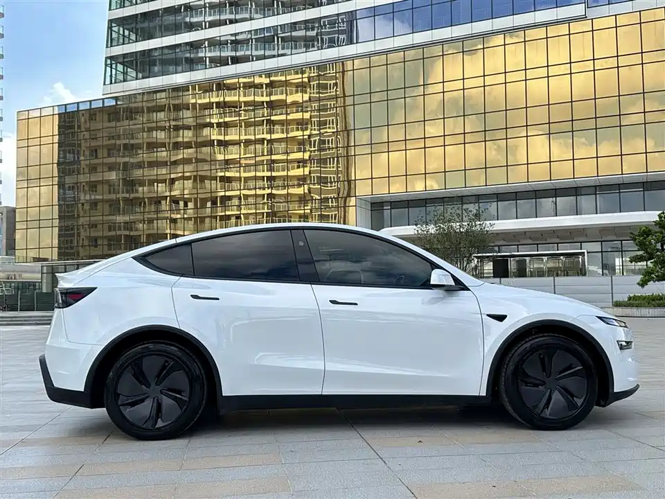 Tesla Model Y Tesla Model Y