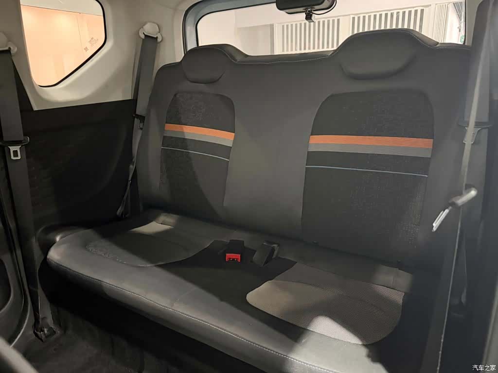 Wuling MINIEV, 2020 7