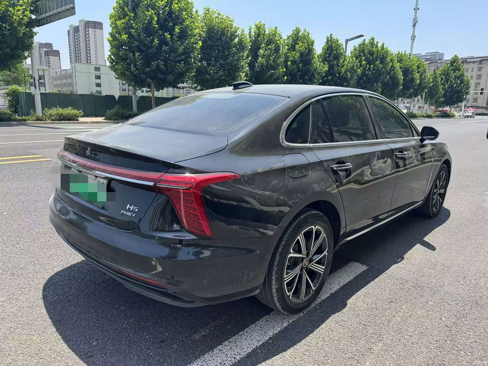 Hongqi H5, 2025 9