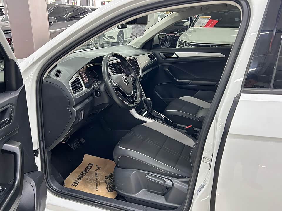 Volkswagen T-ROC exploring Songs