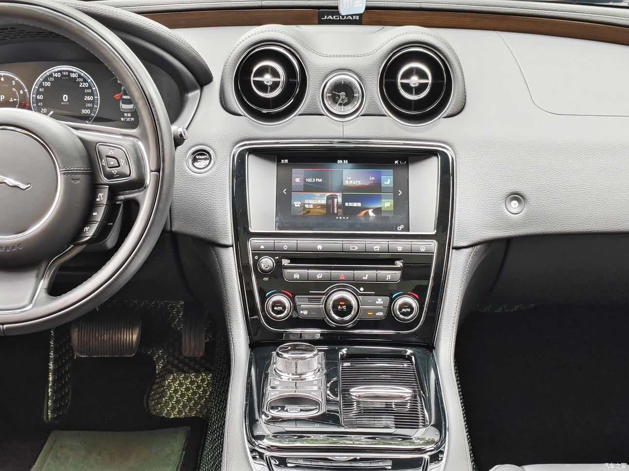 Jaguar XJ, 2019 13
