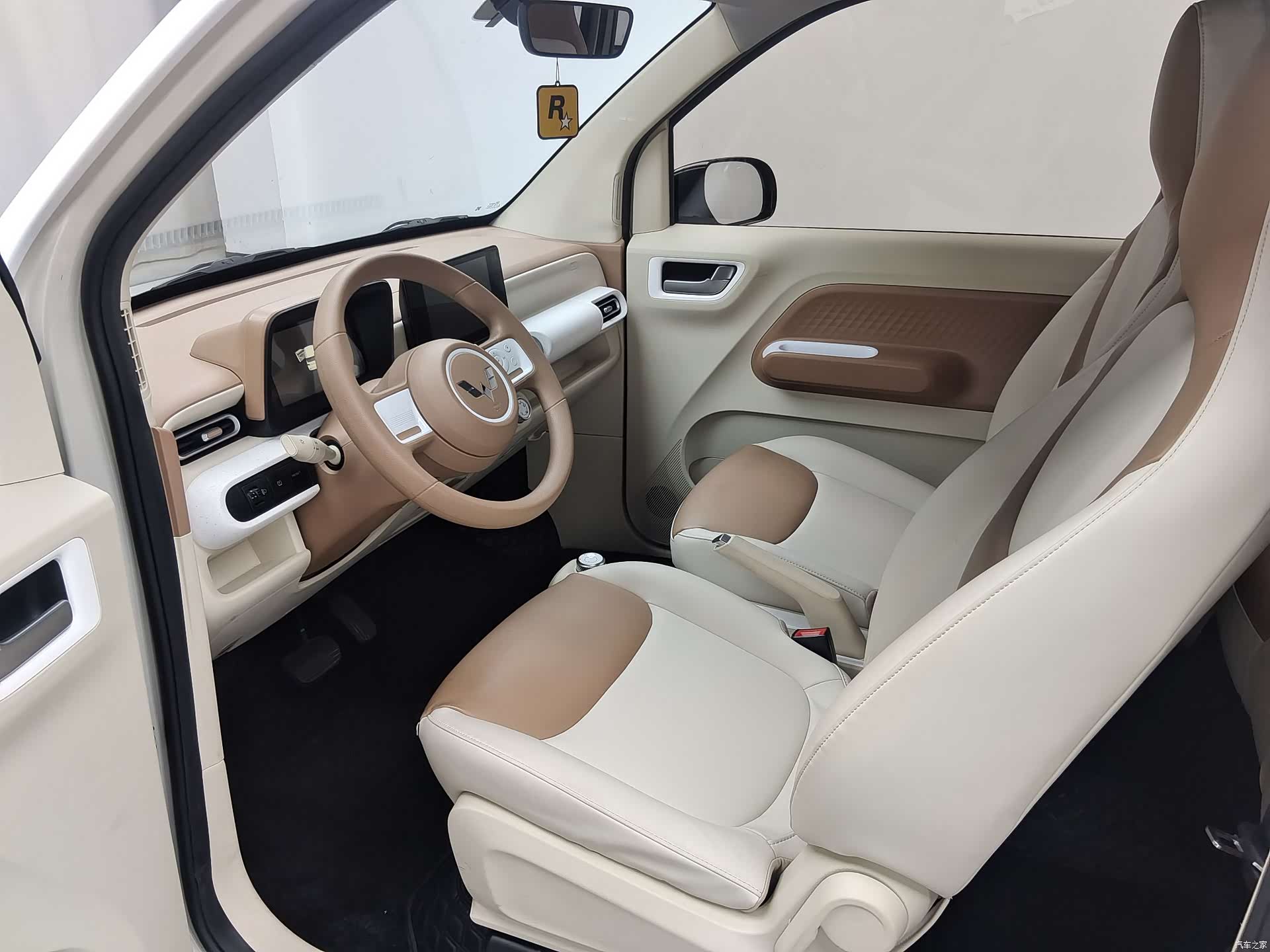 Wuling MINIEV, 2024 11