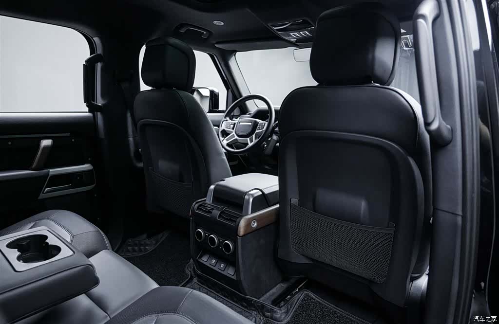 Land Rover Defender, 2023 21