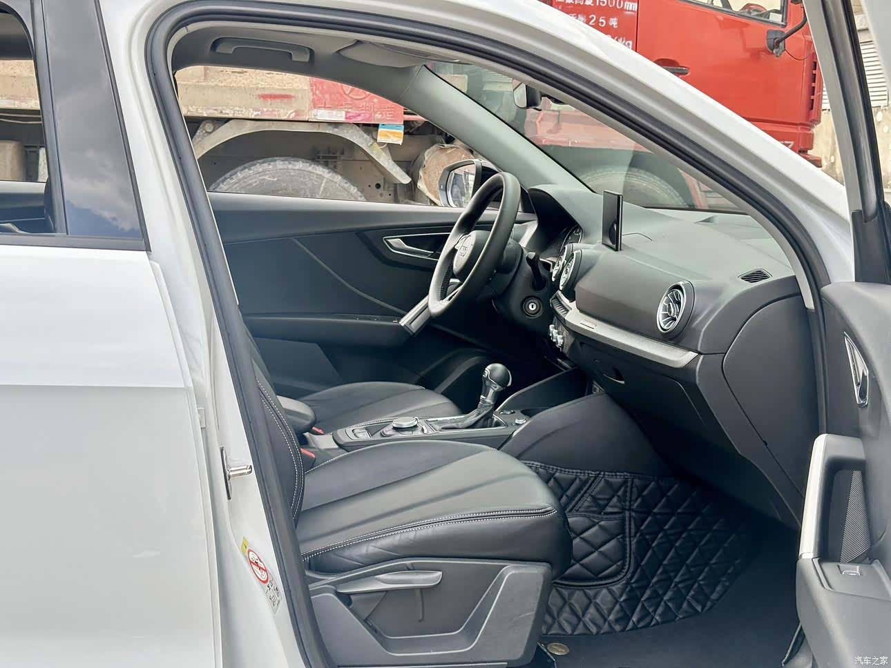 Audi Q2L, 2020 все фото