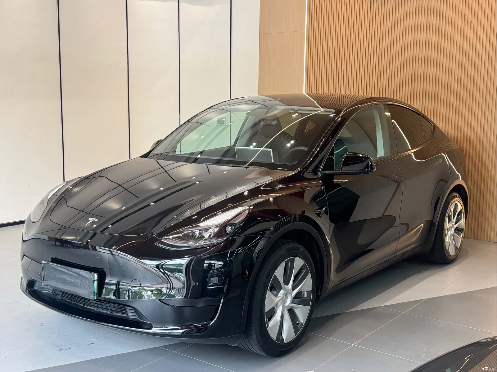 Tesla Model Y, 2023 1