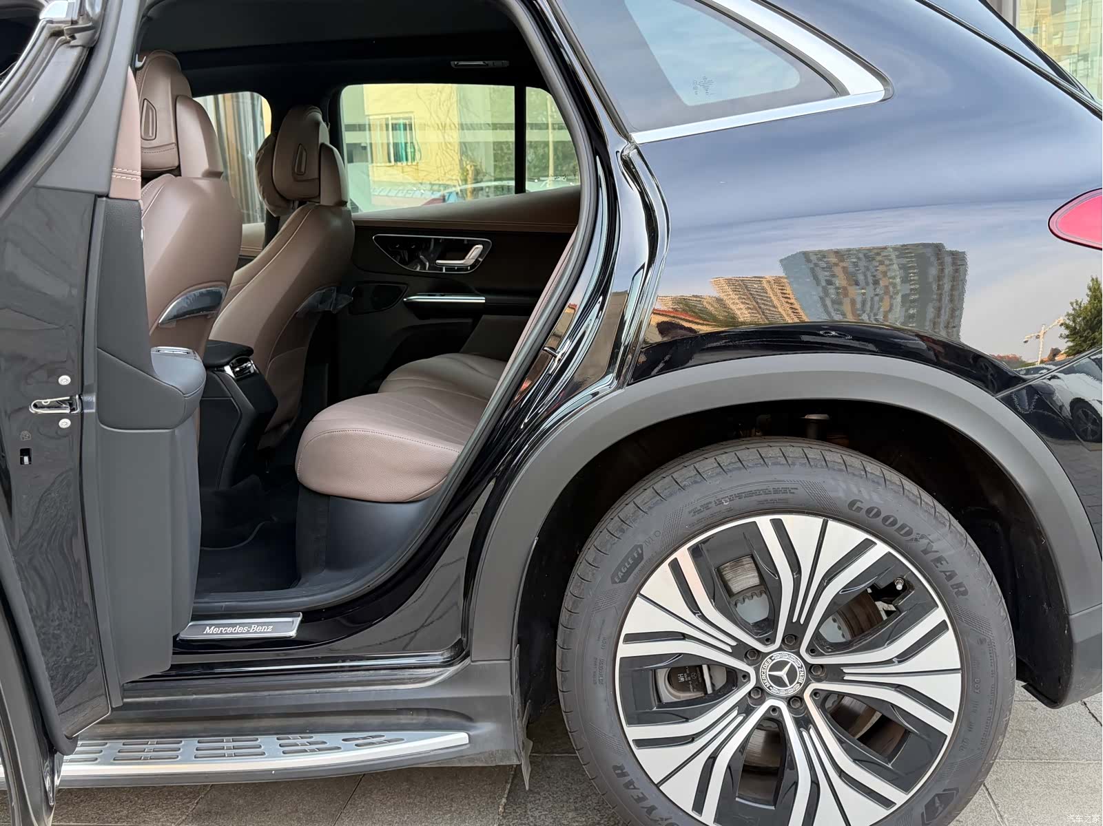 Mercedes-Benz EQE, 2025 14